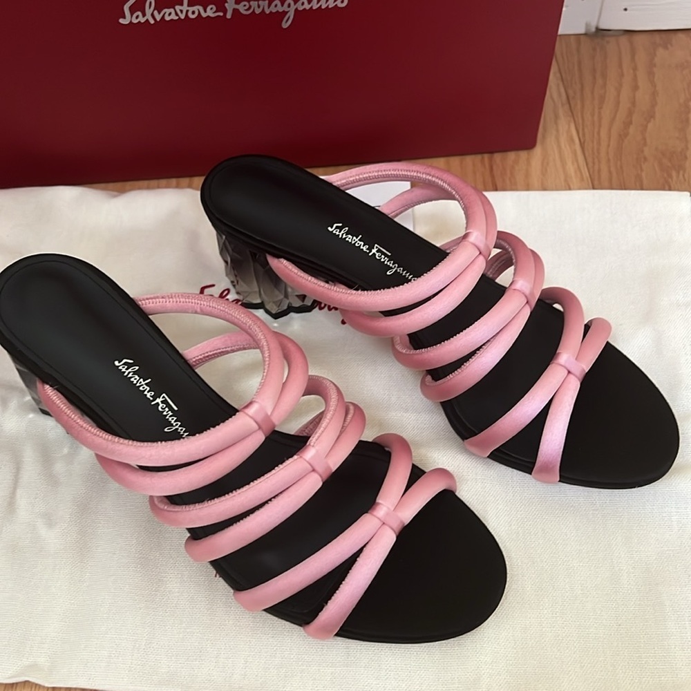 NIB! Salvatore Ferragamo SZ 8, light Pink Amalia 55 Women's Sandals .